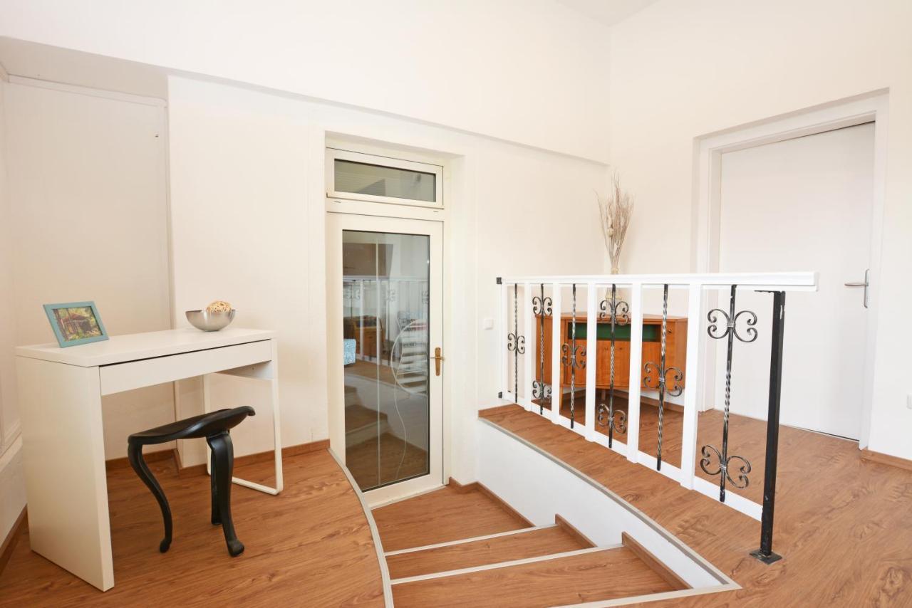Alpenblick - Modernes Und Grosszuegiges Apartment Villach Exterior photo